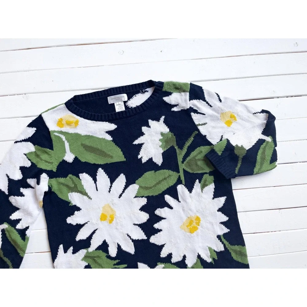 vtg Jones New York navy‎ blue white daisy floral cottagecore cotton sweater